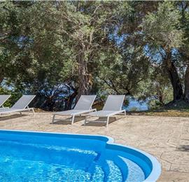 4 bedroom villa with pool by the sea, near Corfu town, sleeps 8